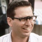 Kehilangan Besar: Robert Carradine, Bintang Revenge of the Nerds, Meninggal di Usia 71 Tahun