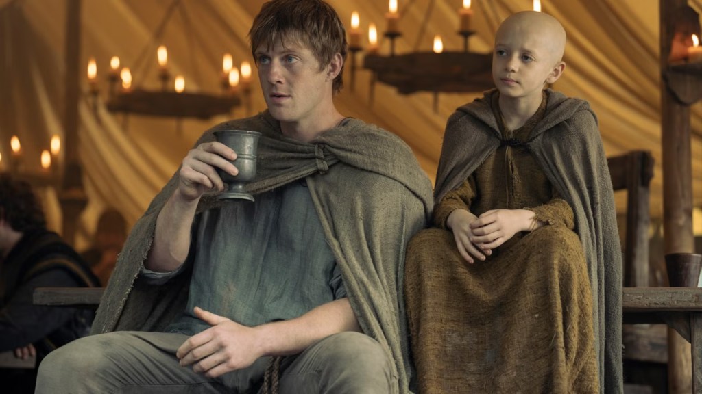 Ser Duncan the Tall dan Egg duduk bersama dalam A Knight of the Seven Kingdoms
