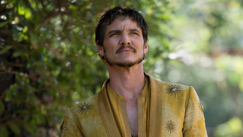 Pedro Pascal sebagai Oberyn Martell yang terlihat berpikir dalam Game of Thrones