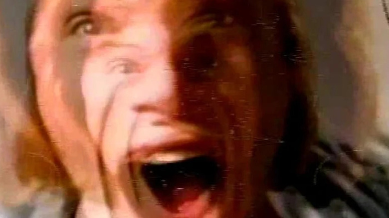 Ed Bellamy dalam cuplikan dari pembukaan MTV's Dead at 21.