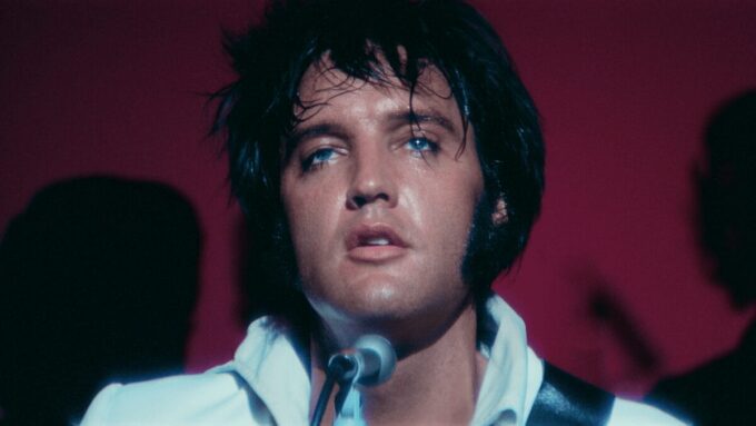 Elvis Presley in Concert: Pengalaman Sinematik Berani yang Layak untuk Sang Raja!