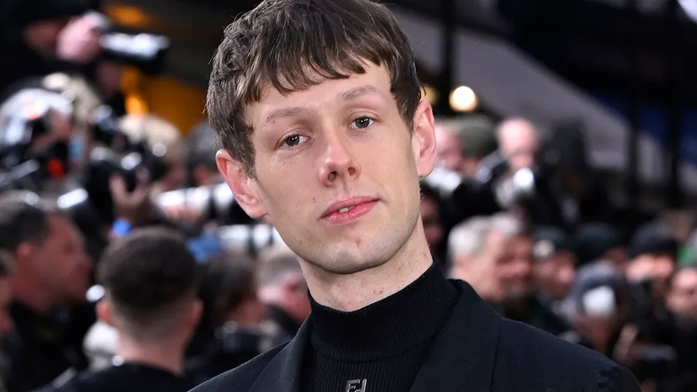 Josh Finan Bergabung dengan Sydney Sweeney di Film Custom Of the Country!