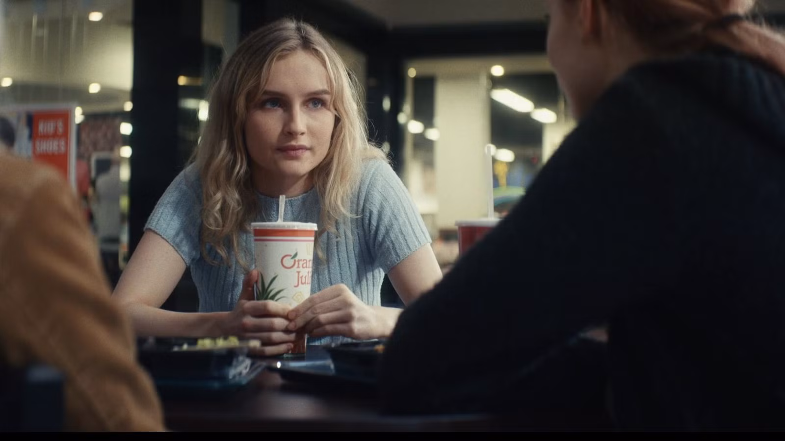 Thriller M. Night Shyamalan yang Selamatkan Kariernya Kini Kembali Hadir Secara Digital—Penghasilan 20 Kali Lipat dari Biaya Produksi!