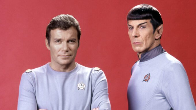 Leonard Nimoy Sutradarai Episode Pertama William Shatner Pasca-Star Trek yang Meledak!