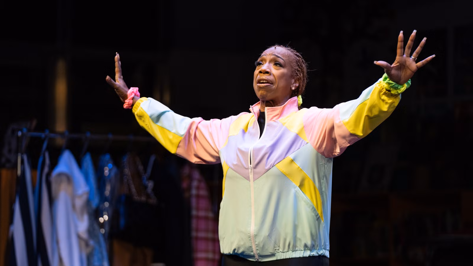 Broadway Pemenang Penghargaan Resmi Rilis Trailer Pertama Sebelum Tayang Streaming [Eksklusif]