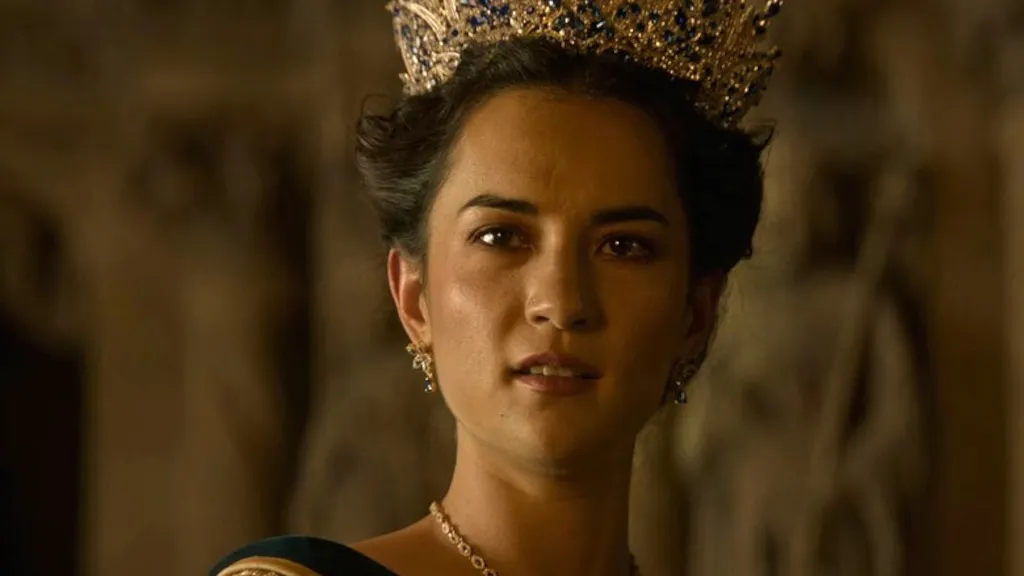 Alina Starkov sebagai ratu di Shadow and Bone