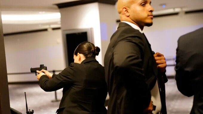 Kekacauan di Acara WHCA Dinner: Presiden Trump Dihalau Ke Sisi Aman!