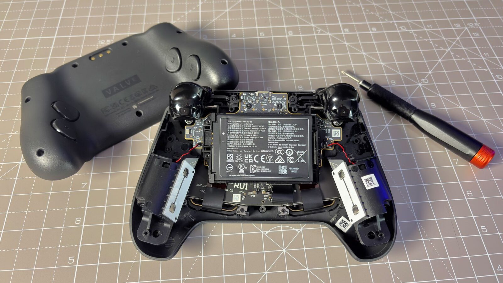 Valve Siap Menyediakan Suku Cadang Pengganti Steam Controller Melalui iFixit Pasca Peluncuran!