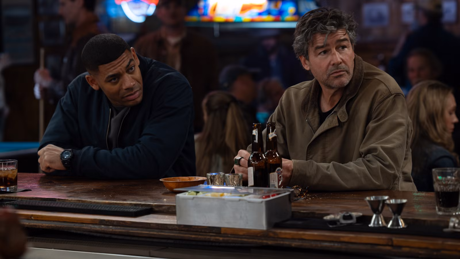 Hal Jordan & John Stewart Cari Jawaban dalam Cuplikan Baru HBO's Lanterns (Eksklusif)