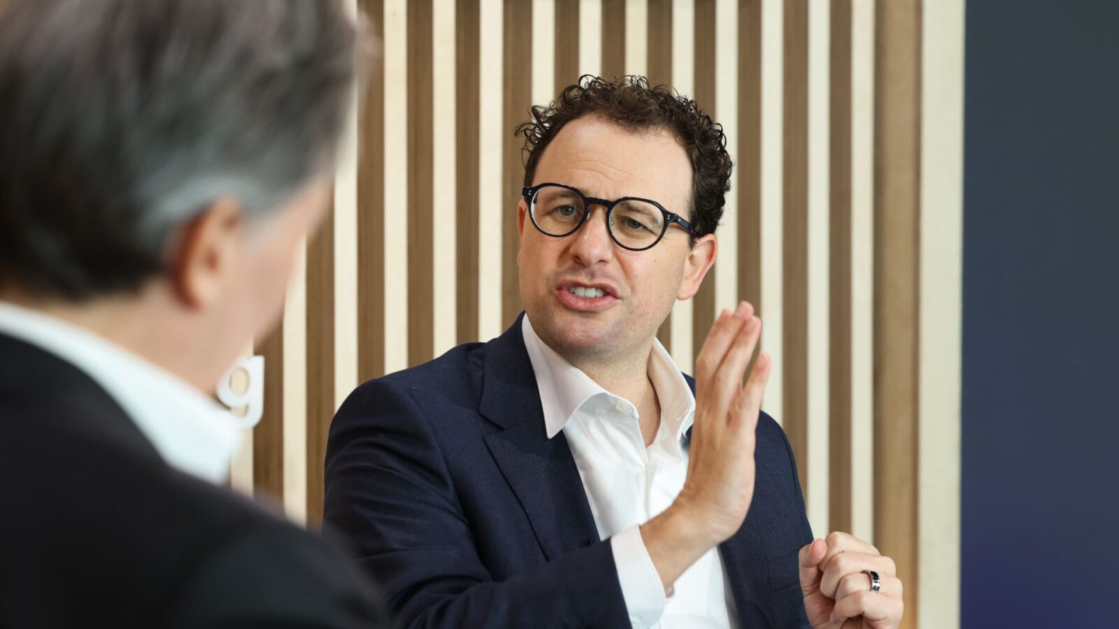 Pertemuan 'menghasilkan dan konstruktif' antara Anthropic dan pejabat Gedung Putih setelah peluncuran awal model AI baru yang tantang keamanan siber!