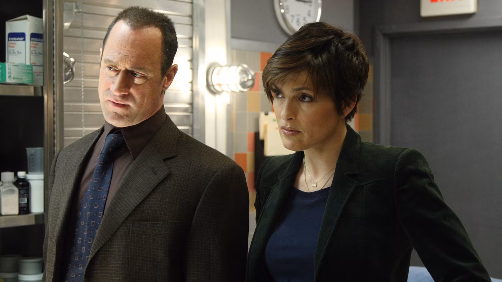 Mariska Hargitay Ungkap Momen Spesial: Adegan Ciuman Benson & Stabler Telah Difilmkan!