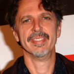 Penggagas Heroes Ternyata Awal Kariernya Menulis untuk Serial Sci-Fi Lupakan Courteney Cox!