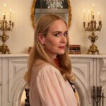 Foto Set Ungkap Keterkaitan Sarah Paulson dengan Coven!
