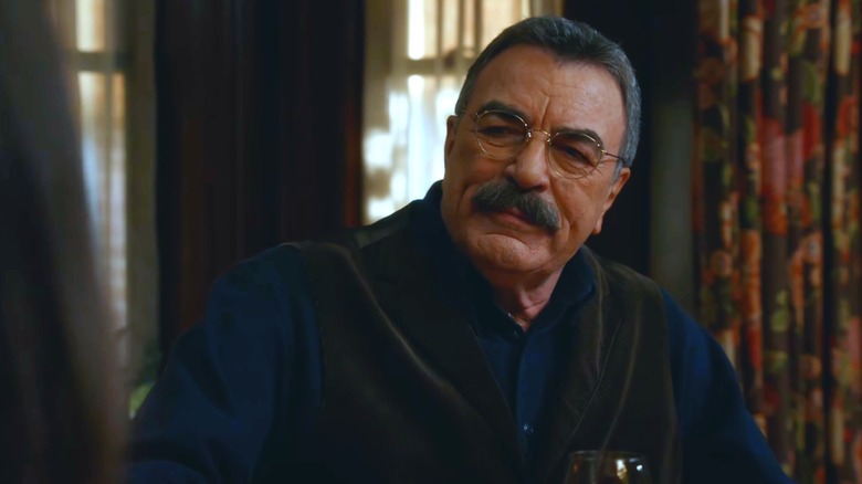 Frank Reagan duduk di meja makan