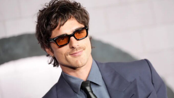 Jacob Elordi Mundur dari Juri Cannes Karena Cederai Kaki, Fans Kecewa!
