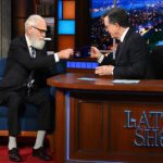 Stephen Colbert dan David Letterman Hancurkan Properti CBS Saat Kembalinya Letterman ke Late Show!