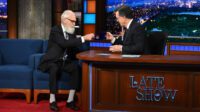 Stephen Colbert dan David Letterman Hancurkan Properti CBS Saat Kembalinya Letterman ke Late Show!
