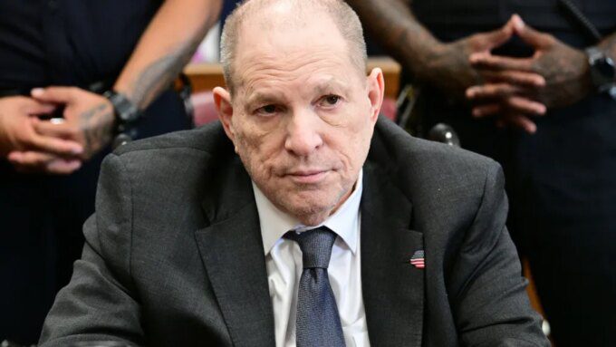 Jaksa Cabut Tuduhan Pemerkosaan terhadap Weinstein Setelah Dua Juri Tak Berhasil Mencapai Kesepakatan