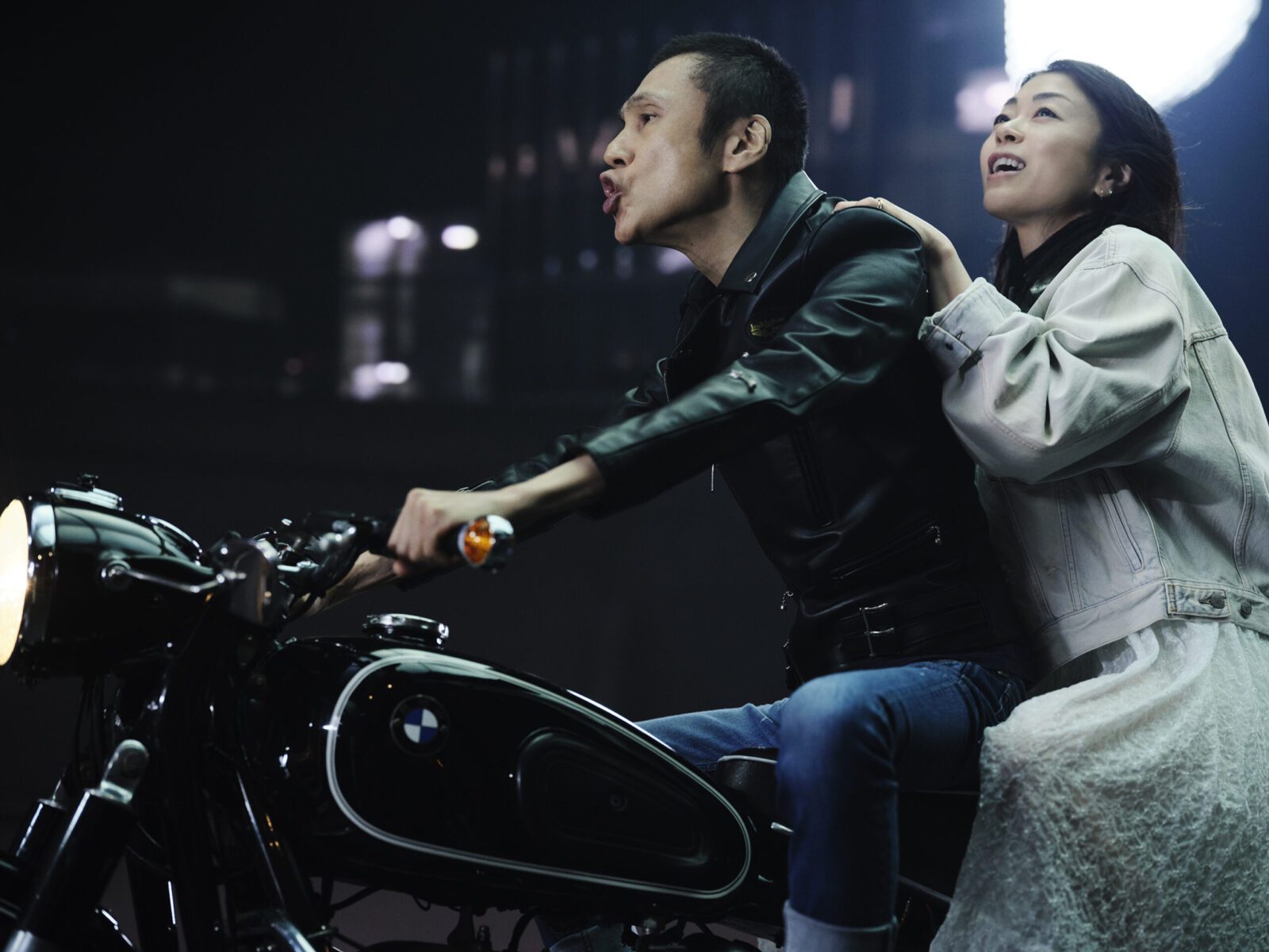 Hikaru Utada Luncurkan Video Musik Baru "PAPPAPARADISE feat. Hiroto Kohmoto" – Siap Bikin Kamu Terhipnotis!