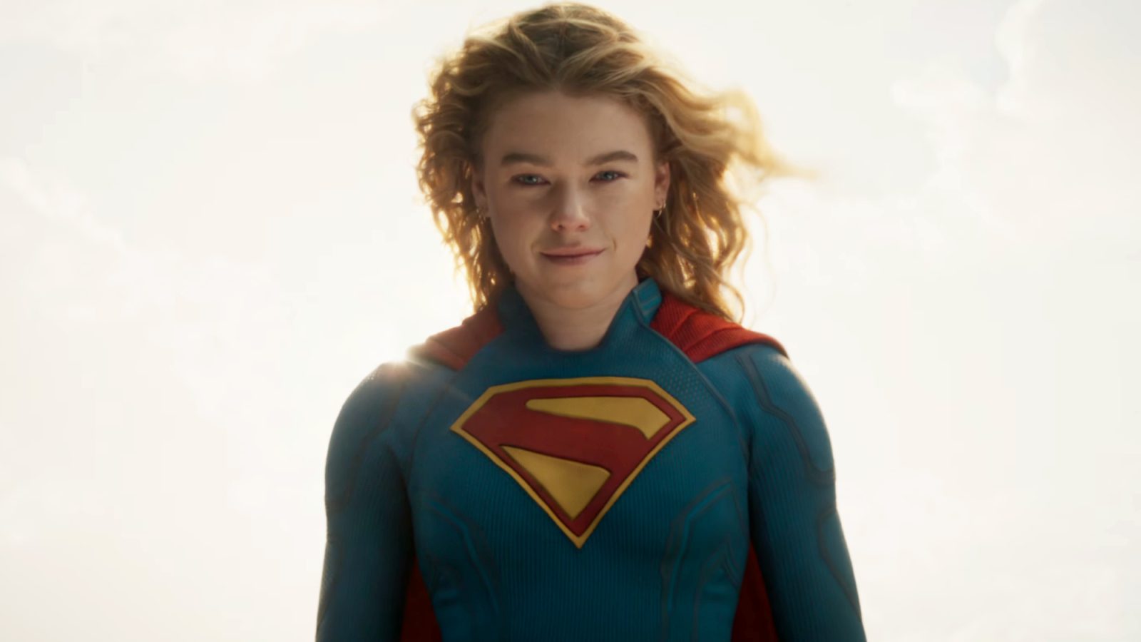 Milly Alcock Ungkap Hubungan Spesial Jubah Supergirl dengan Film Superman Paling Ikonik!