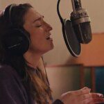 Sara Bareilles dan Sutradara Josh Alexander Ungkap Kisah Menyentuh di Dokumen Tribeca 'Good Grief'