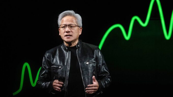 Nvidia's Jensen Huang Tanggapi Kecemasan Ekonomi: 'Isu AI Mengancam Pekerjaan? Itu Omong Kosong!'
