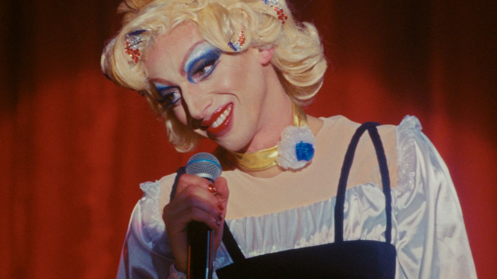 Šimon Holý Mengungkap 'Chica Checa': Kisah Drag, Keluarga, dan Perjuangan Hak-Hak Queer!
