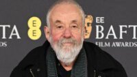 Mike Leigh Mengungkap Kemungkinan Pensiun Setelah Film Selanjutnya akibat Penyakit