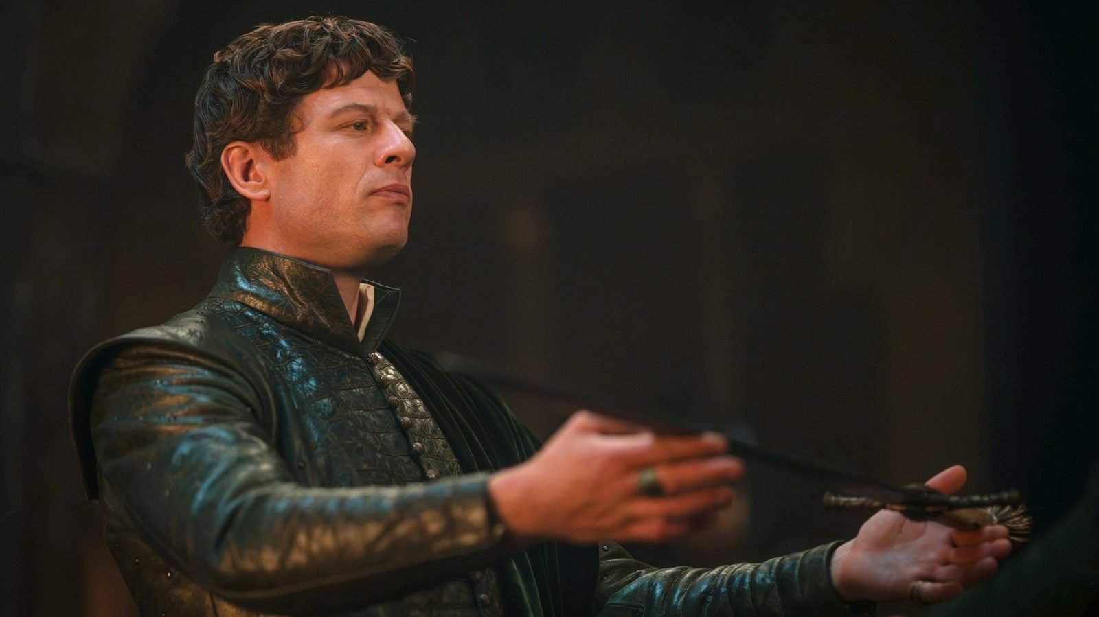 James Norton Ungkap Rahasia Adegan Mandi Ormund Hightower di Musim 3!