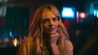 Samara Weaving dan Kyra Sedgwick Bergabung dalam Cuplikan Eksklusif "Carolina Caroline"!