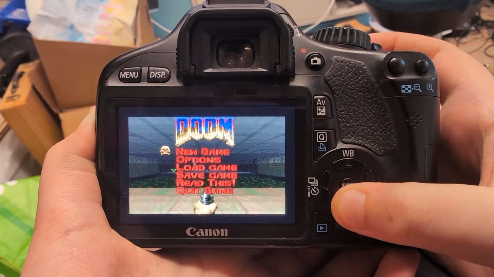 Lupakan Foto Pernikahan, Saya Main Doom di Kamera DSLR Seperti yang Diinginkan Tuhan!