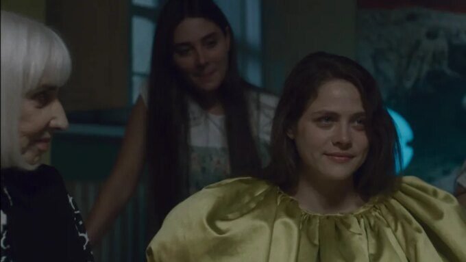 Frieda Luk Ungkap Chemistry Menakjubkan dengan Olivia Luccardi di 'Sacred Creatures'!