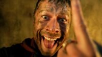 Glen Powell Raih Kemenangan Besar Setelah Film Sci-Fi 133 Menitnya Pecahkan Rekor Streaming!
