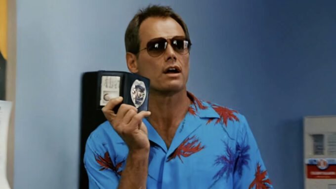 Drama Polisi '80-an yang Jarang Dibahas Ini Diperankan oleh Mantan Pemain NFL di Peran Utama!