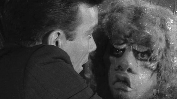 Siapa Sebenarnya yang Memerankan Gremlin di Episode Ikonik Twilight Zone Karya William Shatner?