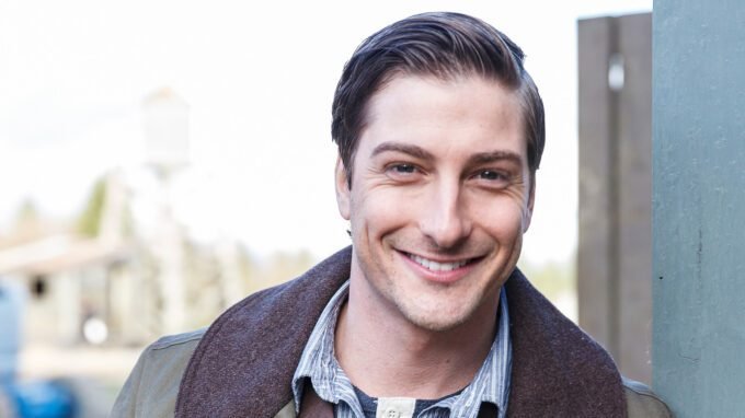 Mengungkap Alasan Mengapa Daniel Lissing Mundur dari When Calls The Heart!