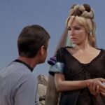 Akhir Cerita Gelap dan Kompleks yang Hilang dari Episode Star Trek-nya Julie Newmar!