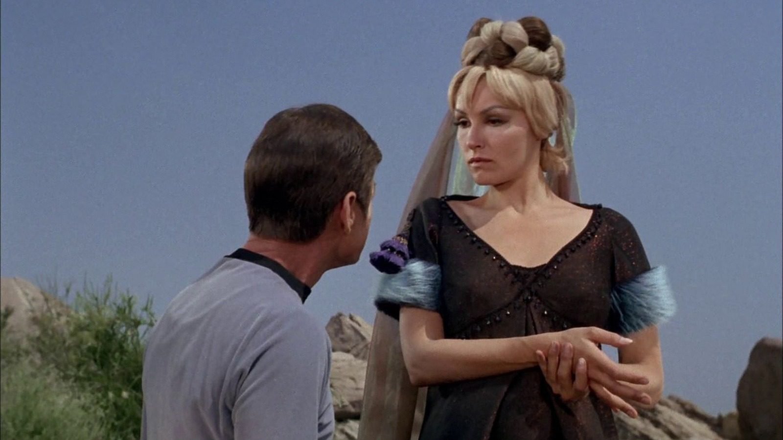 Akhir Cerita Gelap dan Kompleks yang Hilang dari Episode Star Trek-nya Julie Newmar!