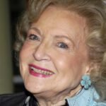 Karakter Rose dari Golden Girls, yang diperankan oleh Betty White, Ternyata Muncul di Tiga Sitkom Lain!