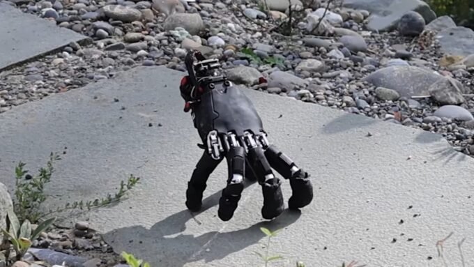 Thing, Kamu di Sini? Saksikan Tangan AI Tanpa Badan Ini 'Berjalan' Seperti Spider Menghantui dari Alam Mimpi Buruk!