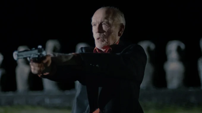 Ulasan 'Wild Horse Nine' - Trik-Trik Aman Martin McDonagh Ternyata Masih Memikat!