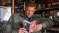 Alan Ritchson's Reacher Raih 5 Miliar Menit Streaming Meski Tersingkir dari Posisi Teratas!