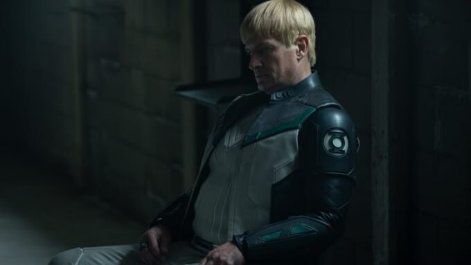 Mengungkap Kenapa Identitas Green Lantern Guy Gardner Sangat Berbeda dari Hal dan John, Menurut Nathan Fillion!