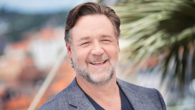 Russell Crowe Resmi Jadi Raja Streaming!