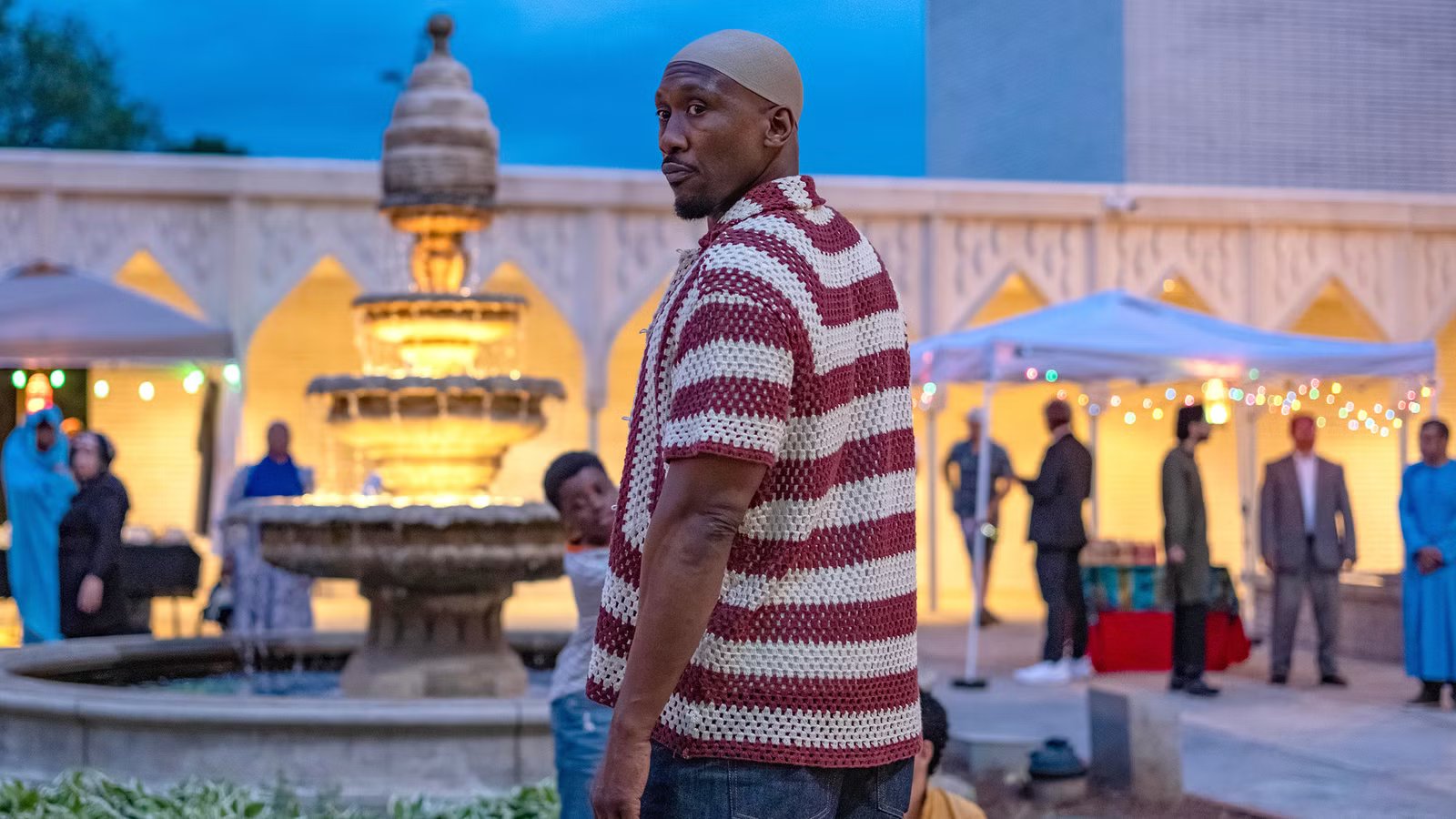 Mahershala Ali Tampilkan Sisi Lembut Sang Pembunuh dalam Penampilan Resmi Terbaru Action Thriller Ternama!