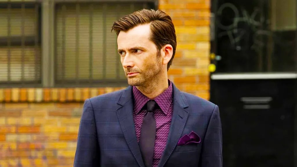 Kilgrave dalam balutan jas ungu di Jessica Jones