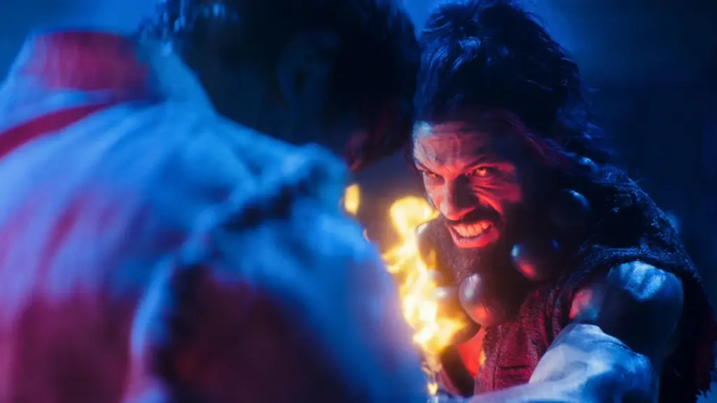 Akuma yang jahat diperankan oleh Roman Reigns