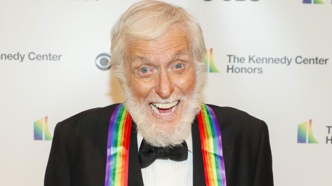 Dick Van Dyke Ungkap Harapannya untuk Hidup Lebih Lama: Inspirasi di Balik Senyuman!